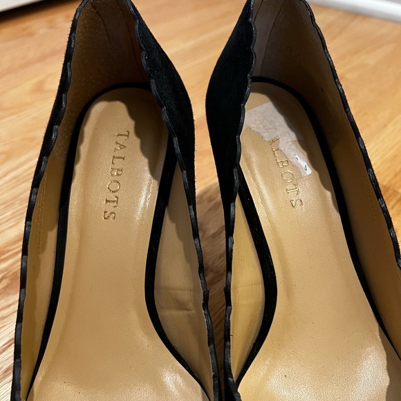 Talbots Women’s Black Suede Scalloped Pointed Toe Heel Size 8.5 - Picture 6 of 10
